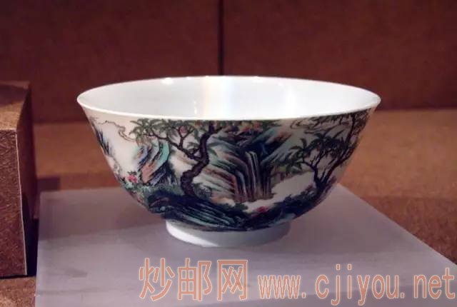 清乾隆珐琅彩山水纹碗