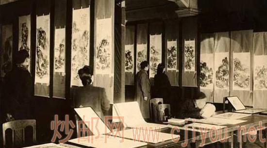 1944年,顾飞夫妇(右二)与傅雷夫妇(左二)在黄宾虹八十画展上