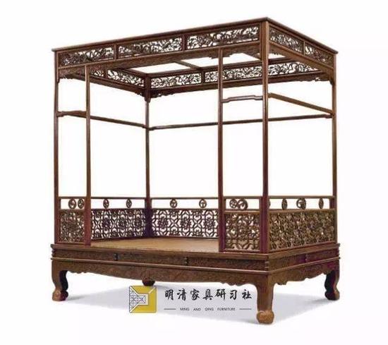 黄花梨六柱架子床