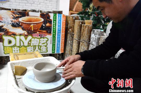 克拉克瓷体验馆主打手工制作,让小朋友了解瓷器文化和历史。 张金川 摄
