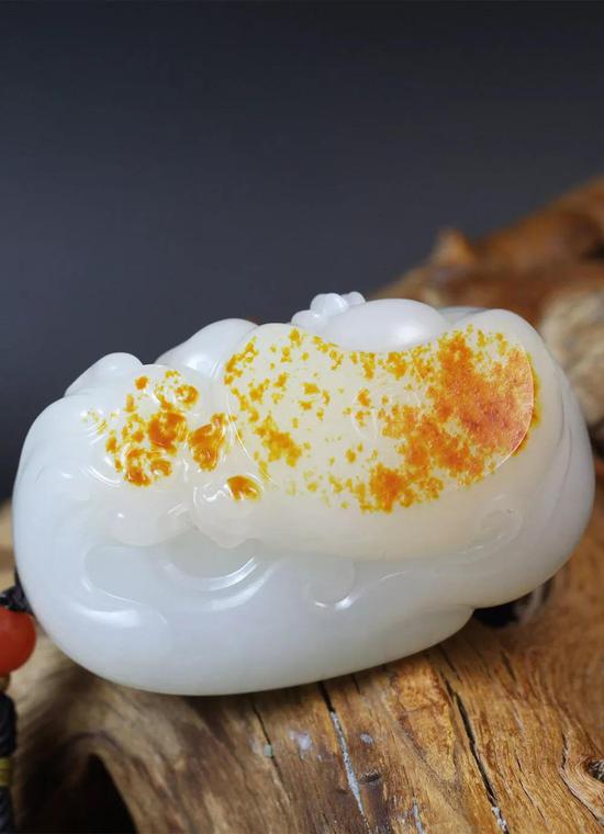 许永刚 和田玉籽料运财把件 51*31*24mm 72g 款识:允