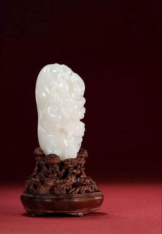 许永刚 和田玉籽料俏色立体雕守护摆件 97*46*43mm 311g 款识:允