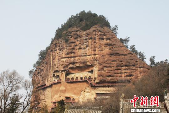 “中国四大石窟”之一的麦积山石窟位于甘肃省天水市,始建于距今约1600年的后秦,现存洞窟221个,其中有大量精美的雕塑、壁画等,素有“东方雕塑陈列馆”之美誉。 徐雪 摄