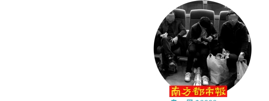 市民拎着大包小包来鉴宝。