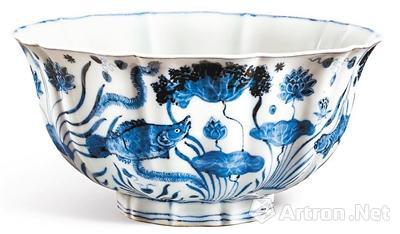 明宣德青花鱼藻纹十棱菱口碗