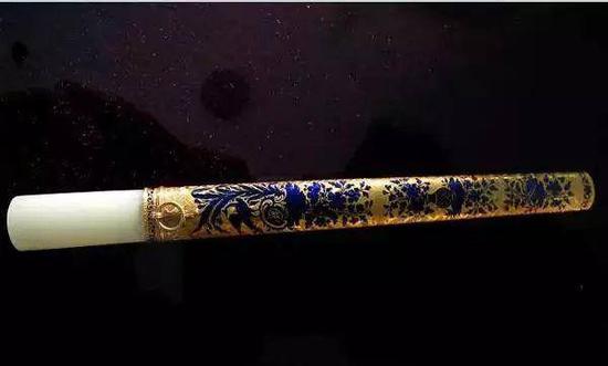 乾隆款金胎烧珐琅鞘玉柄佩刀