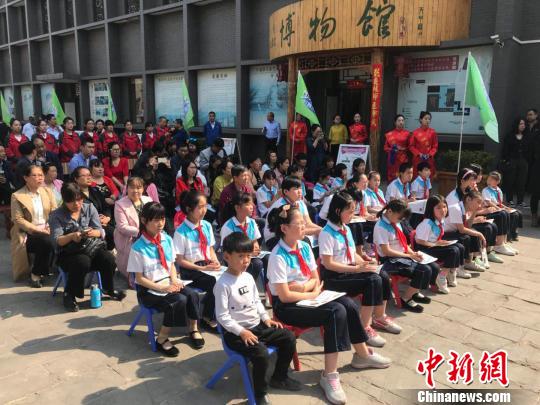 该基地旨在为青少年普及传统文化,进行一系列科学文化体验活动。 胡健 摄