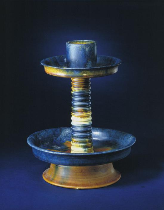 三彩烛台,高29.8cm,口径7cm,足径12cm。