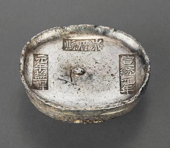 Lot 2024 清代四川“宣统元年 峨眉县 元年盐课”三戳十两圆锭 出版:《丽庄藏中国银锭》第149页图374号