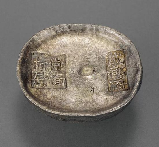 Lot 2109 清代四川“成都府 当面打针”双戳十两圆锭