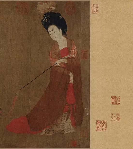 唐 周昉《簪花仕女图》卷(局部)