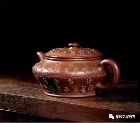 大清乾隆年制款朱泥御制万寿壶