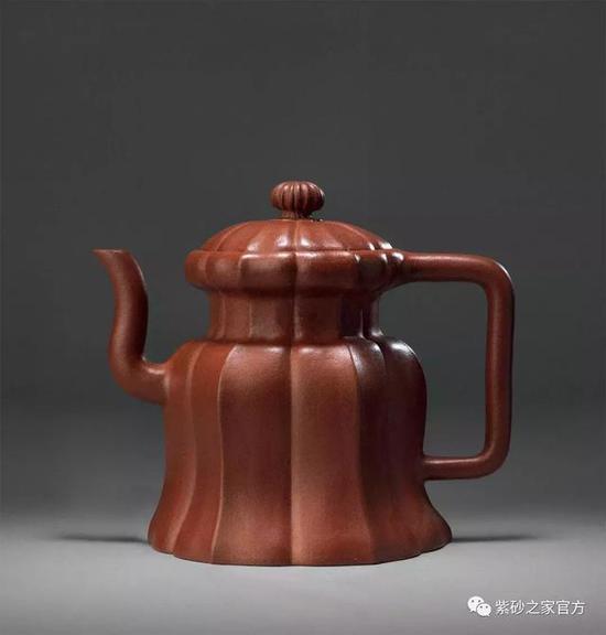 明 朱泥裙花壶