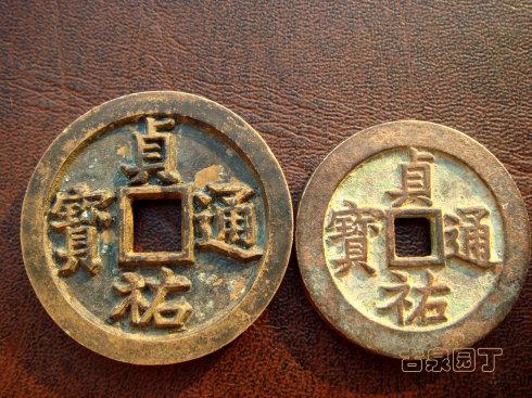 7、这枚机雕钱很厚。但是钱币边缘极为平整,没有斜度。
