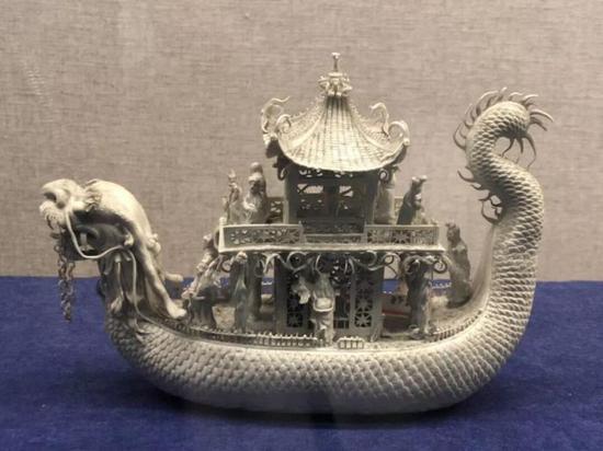 生瓷龙舟,清代,扬州博物馆藏