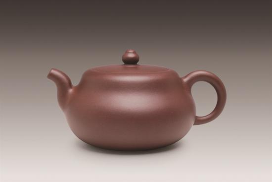 艺术家鲍玉梅作品 聚宝葫芦 泥料:紫泥 容量:300cc 创作年代:2007年