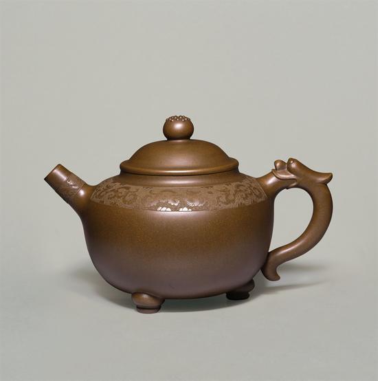 艺术家方小龙作品 品名:九龙戏珠;泥料:古铜泥;容量:4800ml;创作年代:2000年