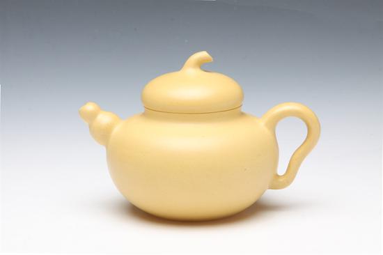 艺术家方小龙作品 品名:葫芦壶;泥料:本山绿泥;容量:360ml;创作年代:2015年