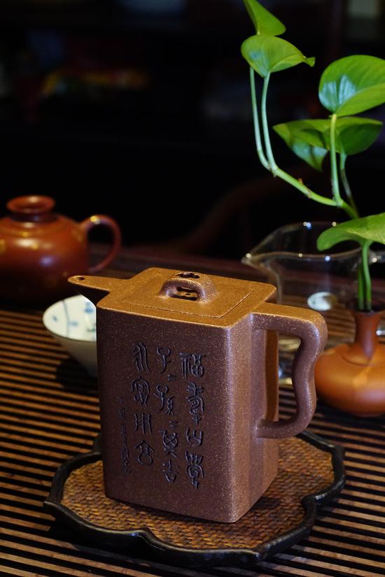艺术家鲍曙岩作品 汲直壶(全手工) 泥料:老段泥 年代:2016 容量:320cc