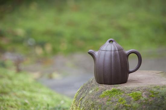 艺术家袁国强作品 菱花秦权壶 泥料:拼紫调砂 年代:2018 容量:420cc
