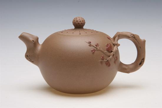 艺术家周荣金作品 梅香壶 泥料:老段泥 年代:1990 容量:400CC