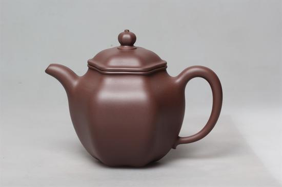 艺术家黄丽萍作品 六方莲子壶 泥料:紫泥 年代:2016 容量:600 CC