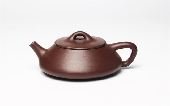艺术家鲍青作品 石瓢壶 泥料:紫泥 年代:2014 容量:300 CC