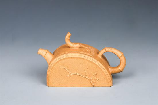 艺术家李霞作品 劲竹壶 泥料:老段泥 年代:2017 容量:280 CC
