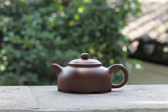 艺术家张建平作品 如意菱花壶 泥料:底槽清 年代:2015 容量:330ml