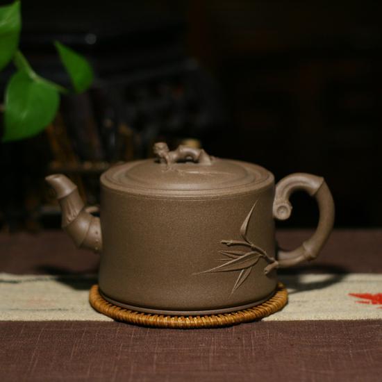艺术家张建平作品 竹段壶 泥料:青灰段 年代:2013 容量:600ml