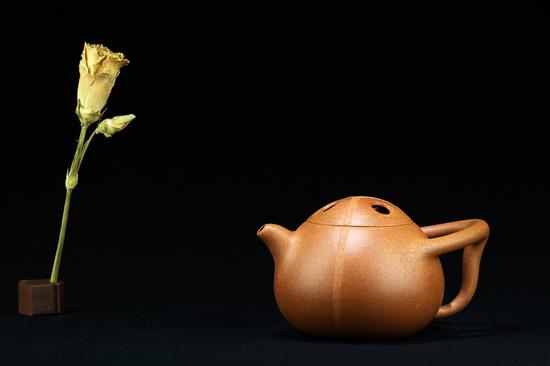艺术家沈琳作品 椰瓢壶 泥料:红泥 年代:1990 容量:280CC
