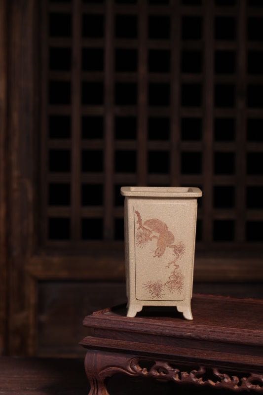 艺术家马建作品 四方签筒 泥料:段泥 年代:2016 尺寸:高 6 CM 长 6 CM 宽 12 CM