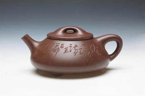 艺术家吴建平作品 吴石瓢壶 泥料:底槽清 年代:2014 容量:800CC