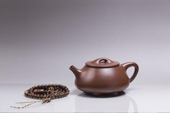 艺术家许亚均作品 钟满瓢壶 泥料:紫泥 年代:2009 容量:360 CC