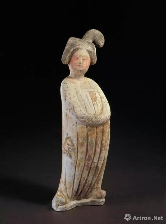 唐代堕马髻女立俑,故宫博物院藏