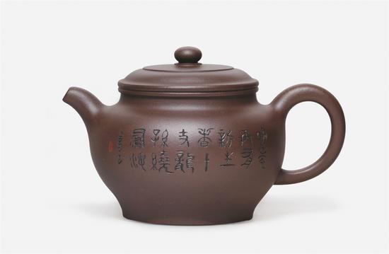 艺术家周曙峰作品 掇只壶 泥料:紫泥 年代:2015 容量:350 CC