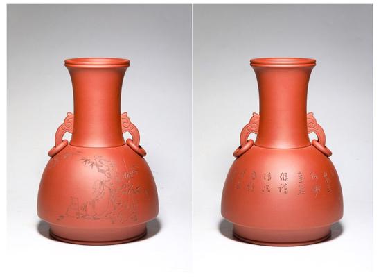 艺术家陈瑜作品 长颈龙耳瓶 泥料:清水泥 年代:2018 尺寸:28x18CM