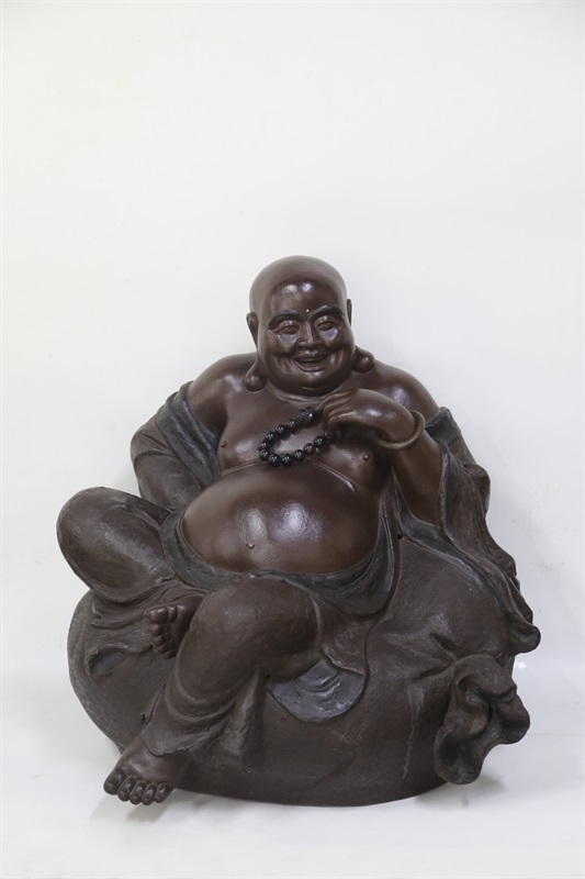 艺术家万陶作品 弥勒佛 泥料:清水泥 尺寸:58 CM