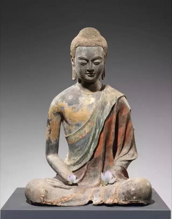 魏晋时期的夹苎造像已经不存于世,此尊为美国大都会博物馆馆藏的唐代佛像