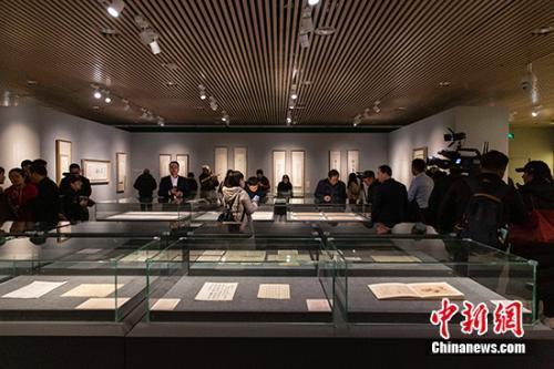 资料图:“高山仰止—张伯驹潘素伉俪艺术文献展”现场。展方供图