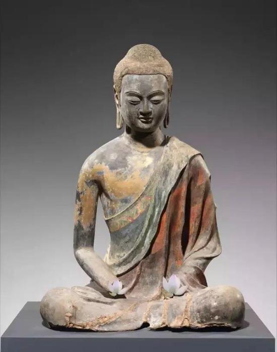 魏晋时期的夹苎造像已经不存于世,此尊为美国大都会博物馆馆藏的唐代佛像