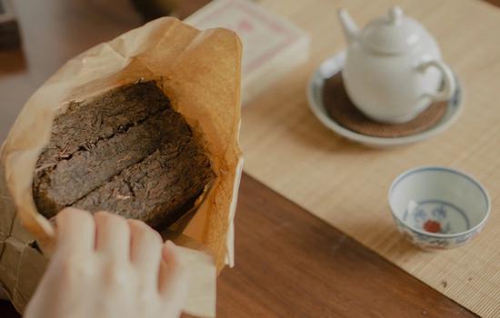 · 三月拍品 · 八十年代中茶枣香普洱茶砖