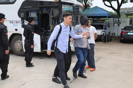 两枚银元网上售卖,一公司估价百万元