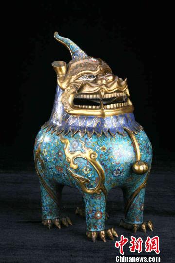 清乾隆款掐丝珐琅甪端。 沈阳故宫供图 摄