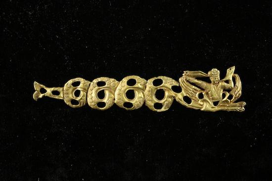 《人身鱼尾金饰片》,吐蕃时期(608–866),青海省都兰县热水墓群出土